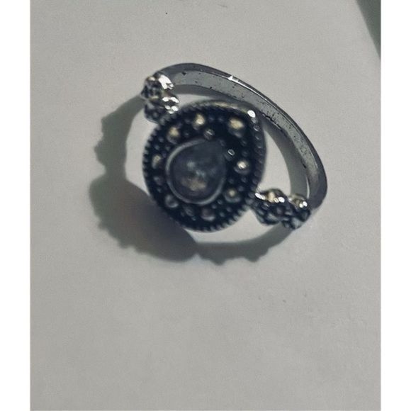 Gorgeous white sapphire AND SILVER RING - Picture 6 of 7